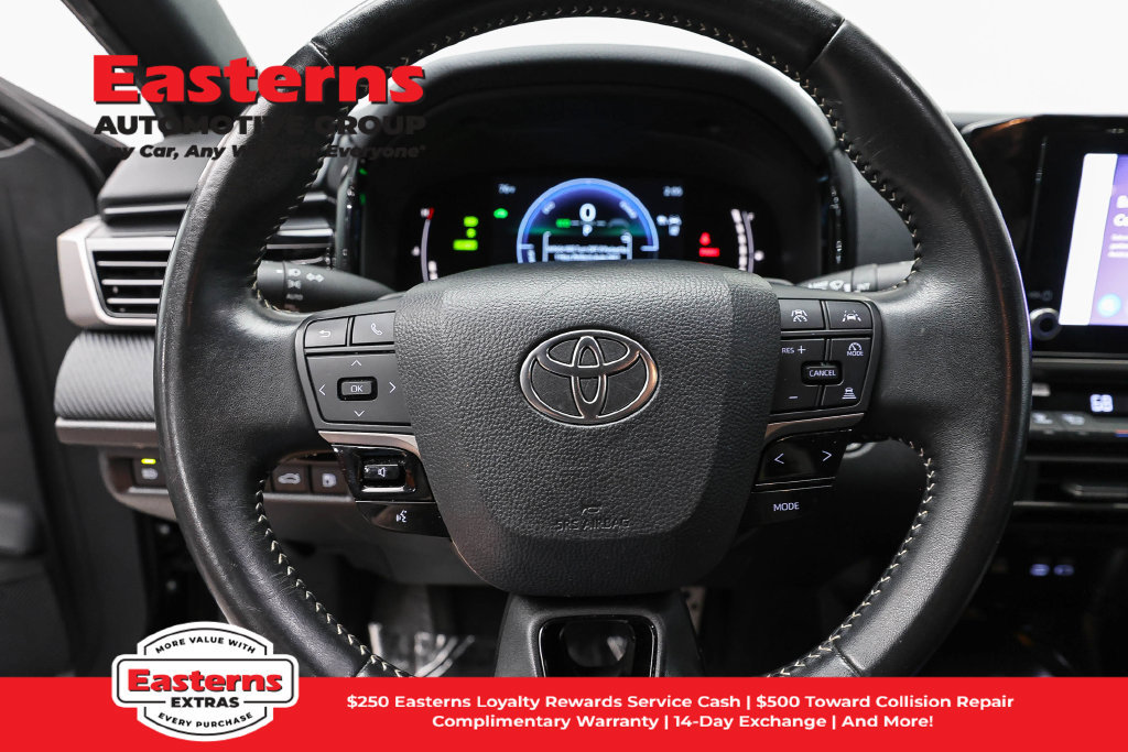 Used 2025 Toyota Camry SE FWD image 11