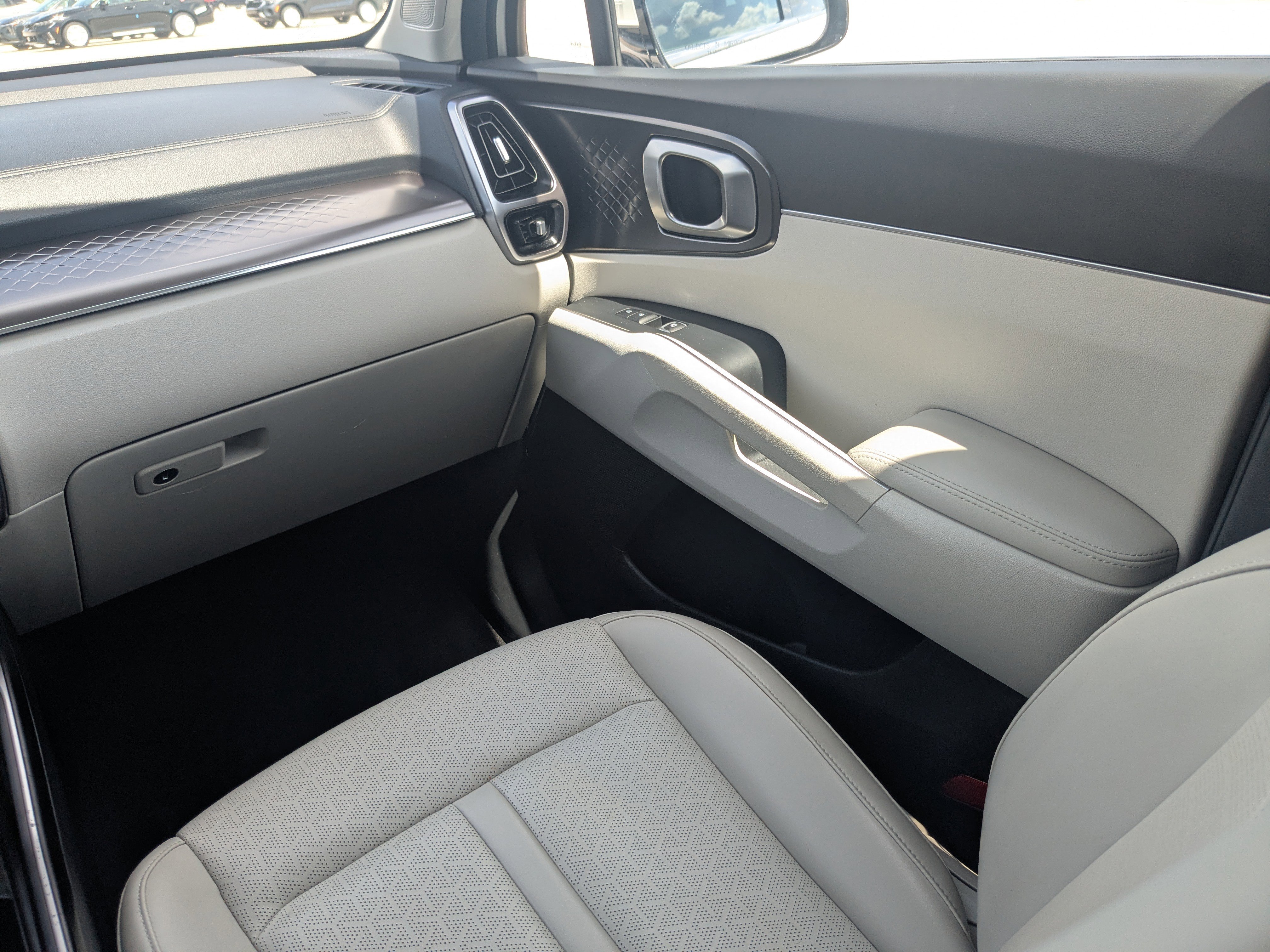 Used 2022 Kia Sorento S image 22