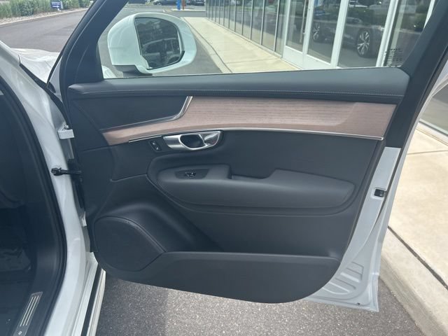 Certified 2025 Volvo XC90 B6 Plus AWD/4WD image 14