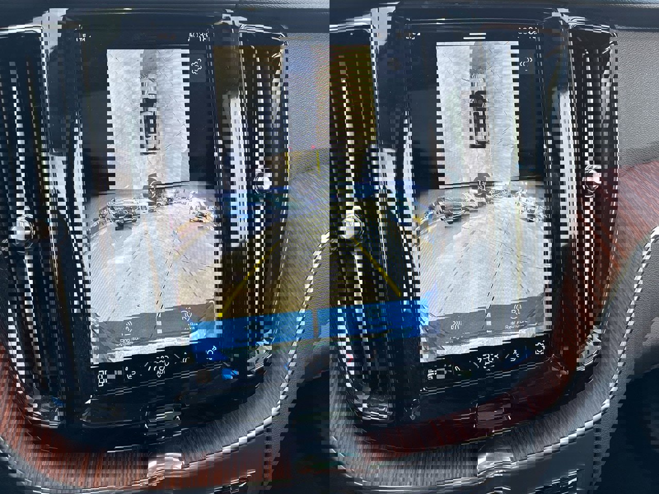 Certified 2024 Volvo XC60 B5 Plus w/ Protection Package Premier image 21