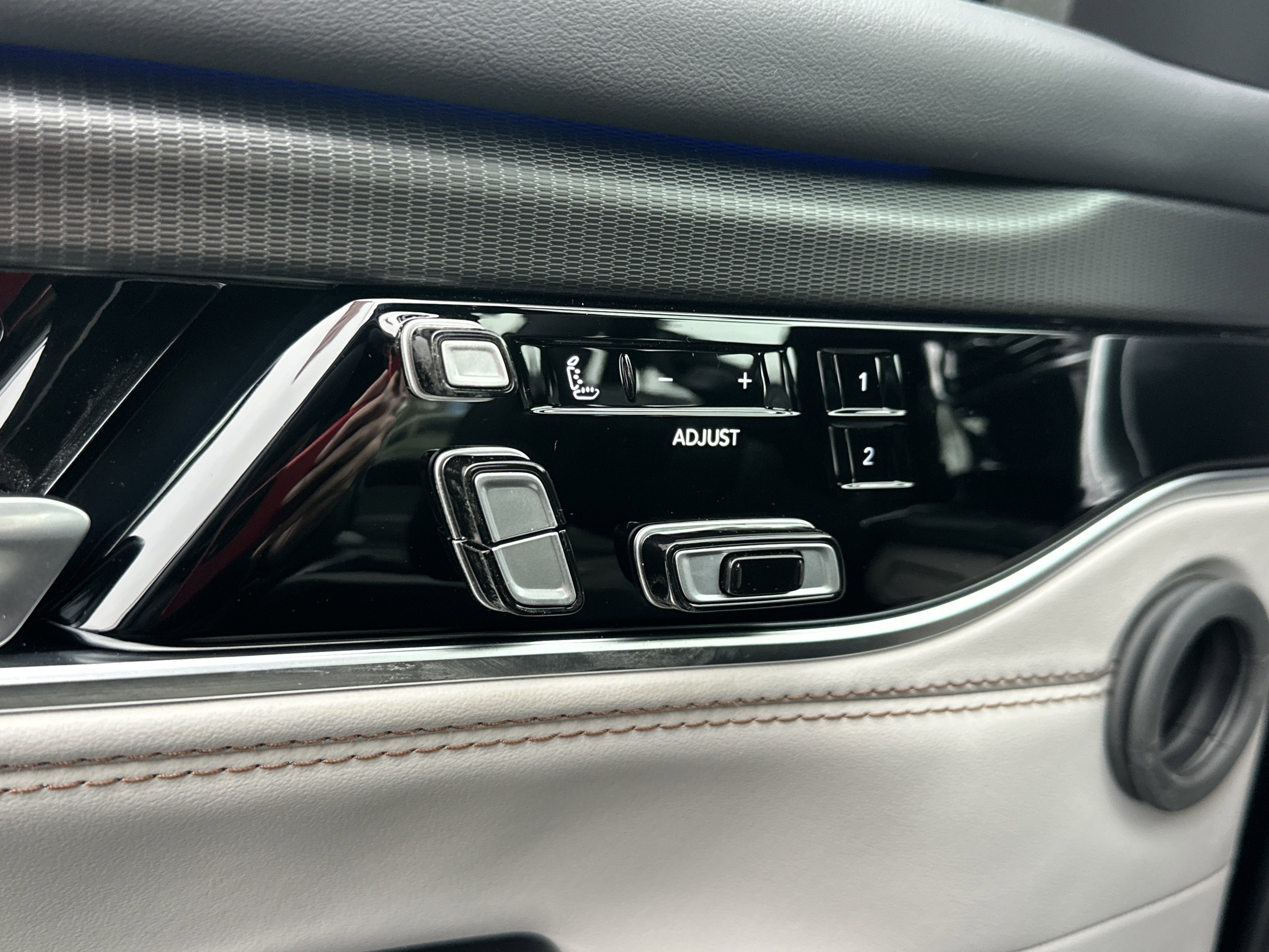 New 2026 Jeep Grand Wagoneer Summit w/ Rear Seat Video Group I image 8