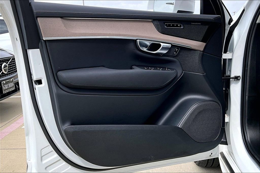 Certified 2025 Volvo XC90 T8 Plus w/ Protection Package Premier image 24