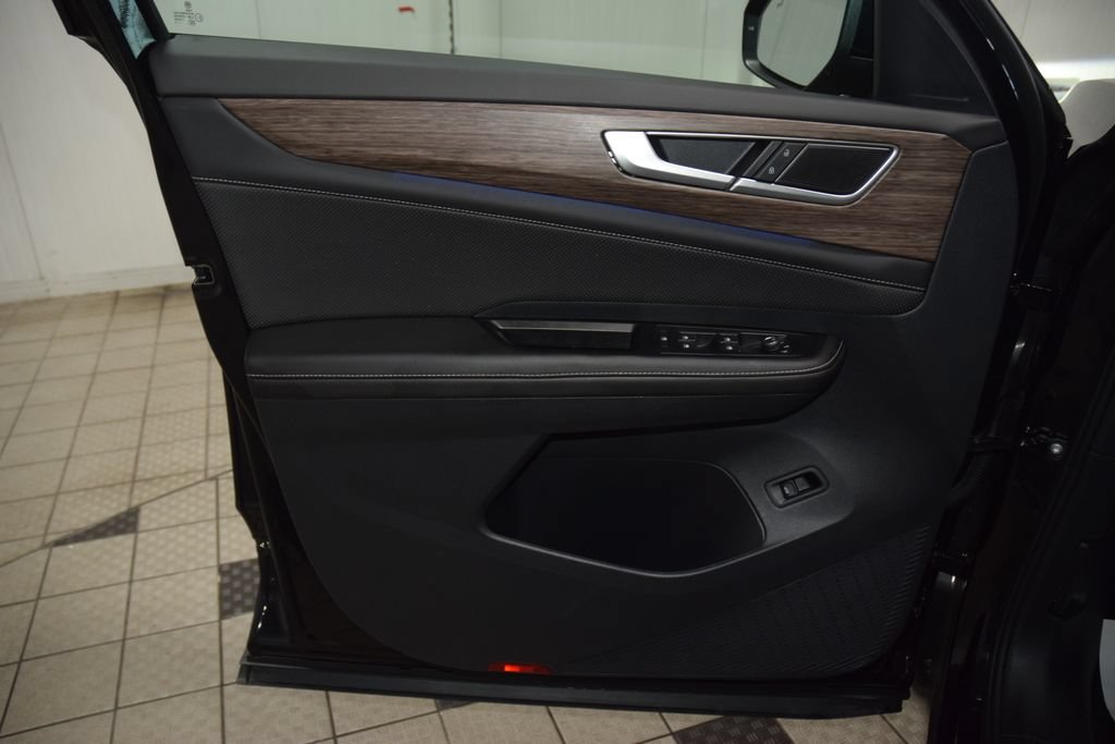 Used 2025 Volkswagen Atlas SEL AWD/4WD image 45