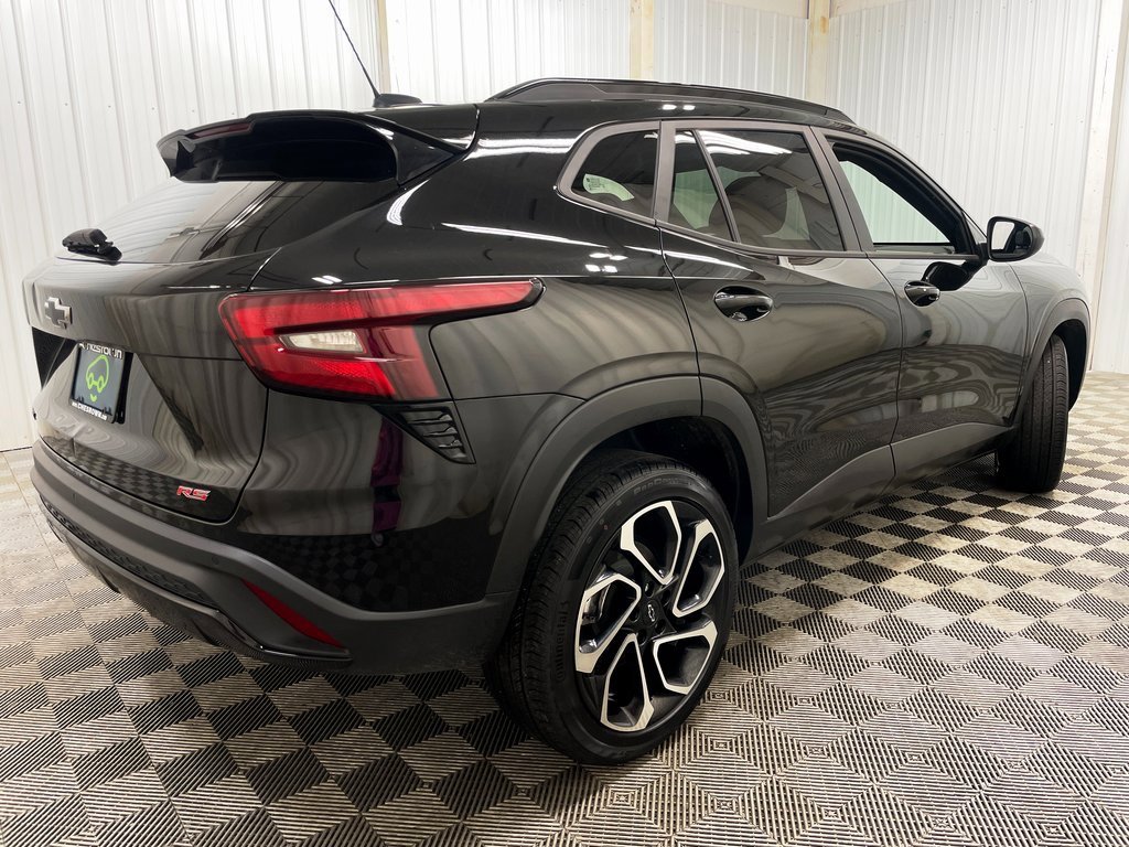 Certified 2025 Chevrolet Trax RS w/ Driver Confidence Package image 17