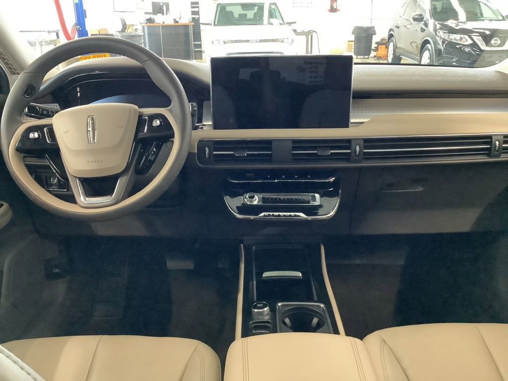 Used 2023 Lincoln Corsair AWD w/ Equipment Group 101A image 7