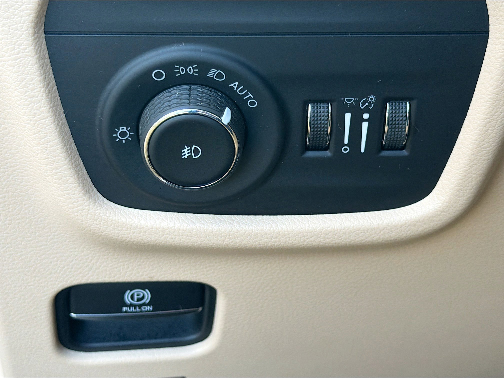 Used 2022 Jeep Grand Cherokee Limited w/ Luxury Tech Group II image 36