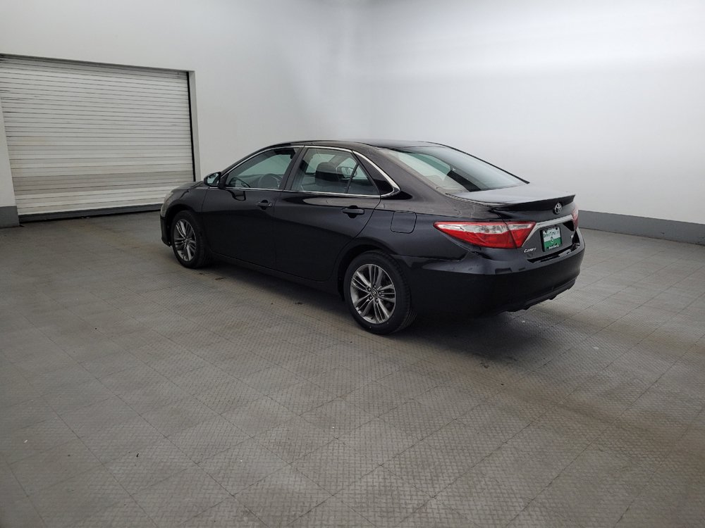 Used 2016 Toyota Camry SE w/ Moonroof Package FWD image 3