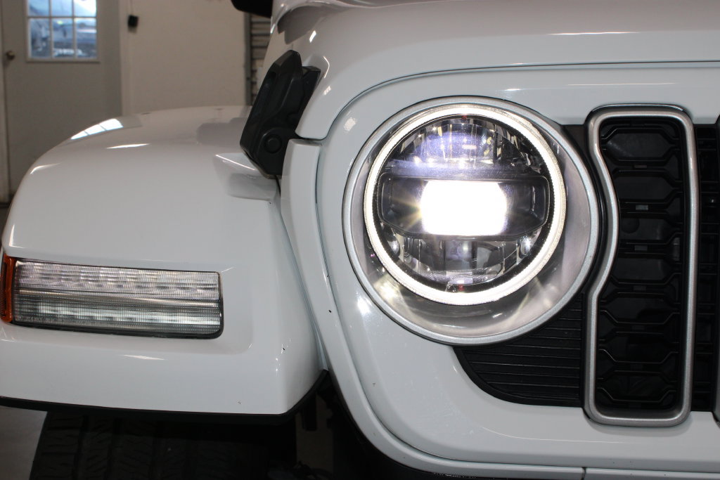 Used 2024 Jeep Wrangler Unlimited Sahara AWD/4WD image 13
