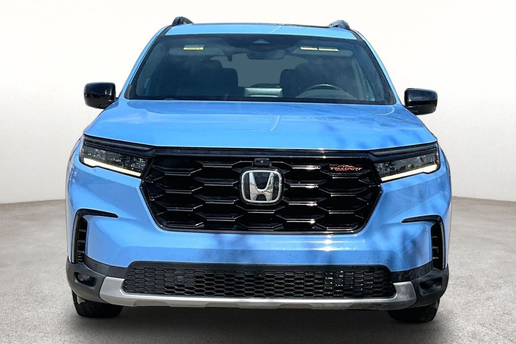 Used 2024 Honda Pilot TrailSport image 3