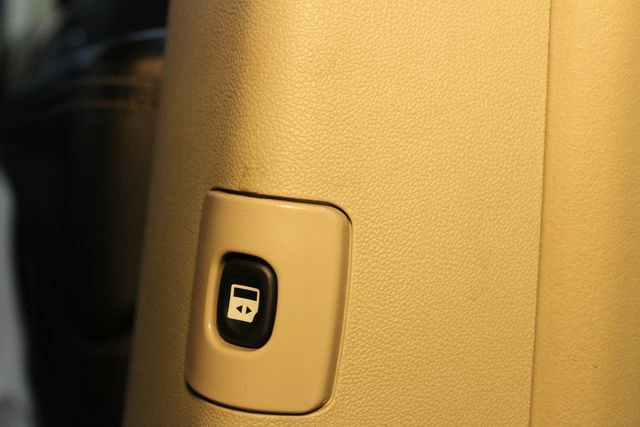 Used 2016 Chrysler Town & Country Touring w/ Driver Convenience Group image 16