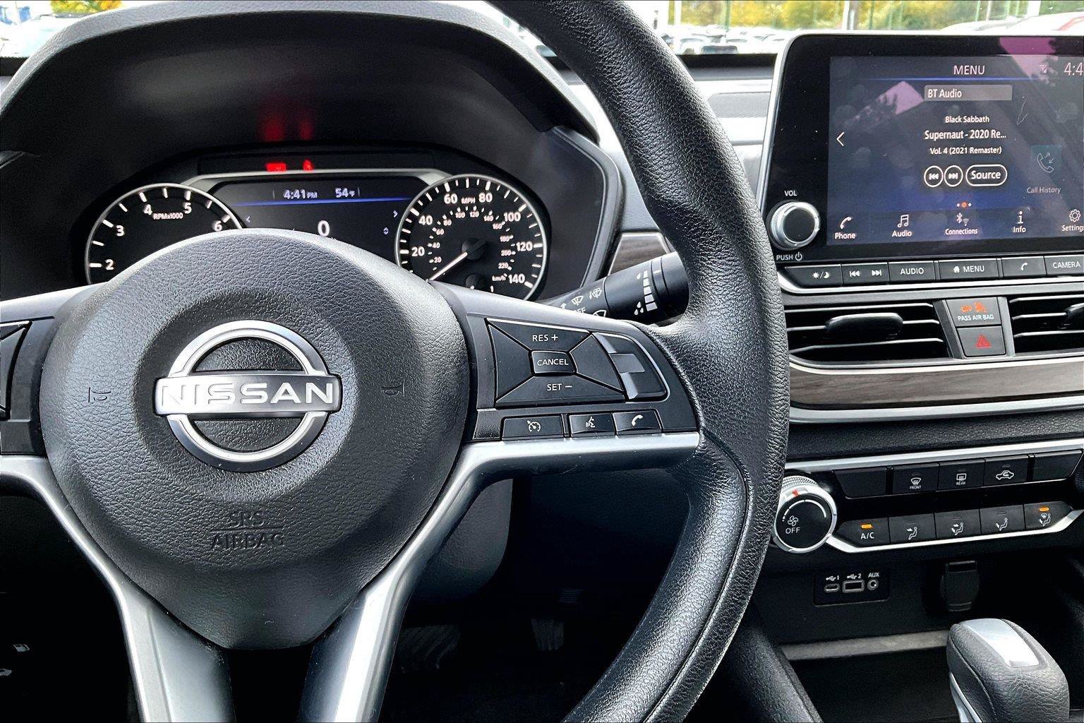 Used 2025 Nissan Altima 2.5 SV FWD image 13