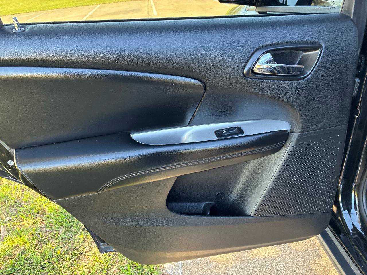 Used 2018 Dodge Journey SE w/ Blacktop Package image 23