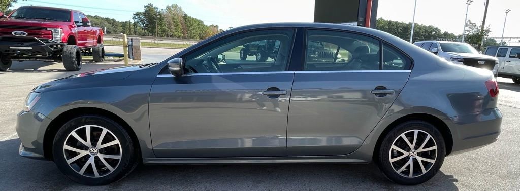 Used 2017 Volkswagen Jetta SE image 8