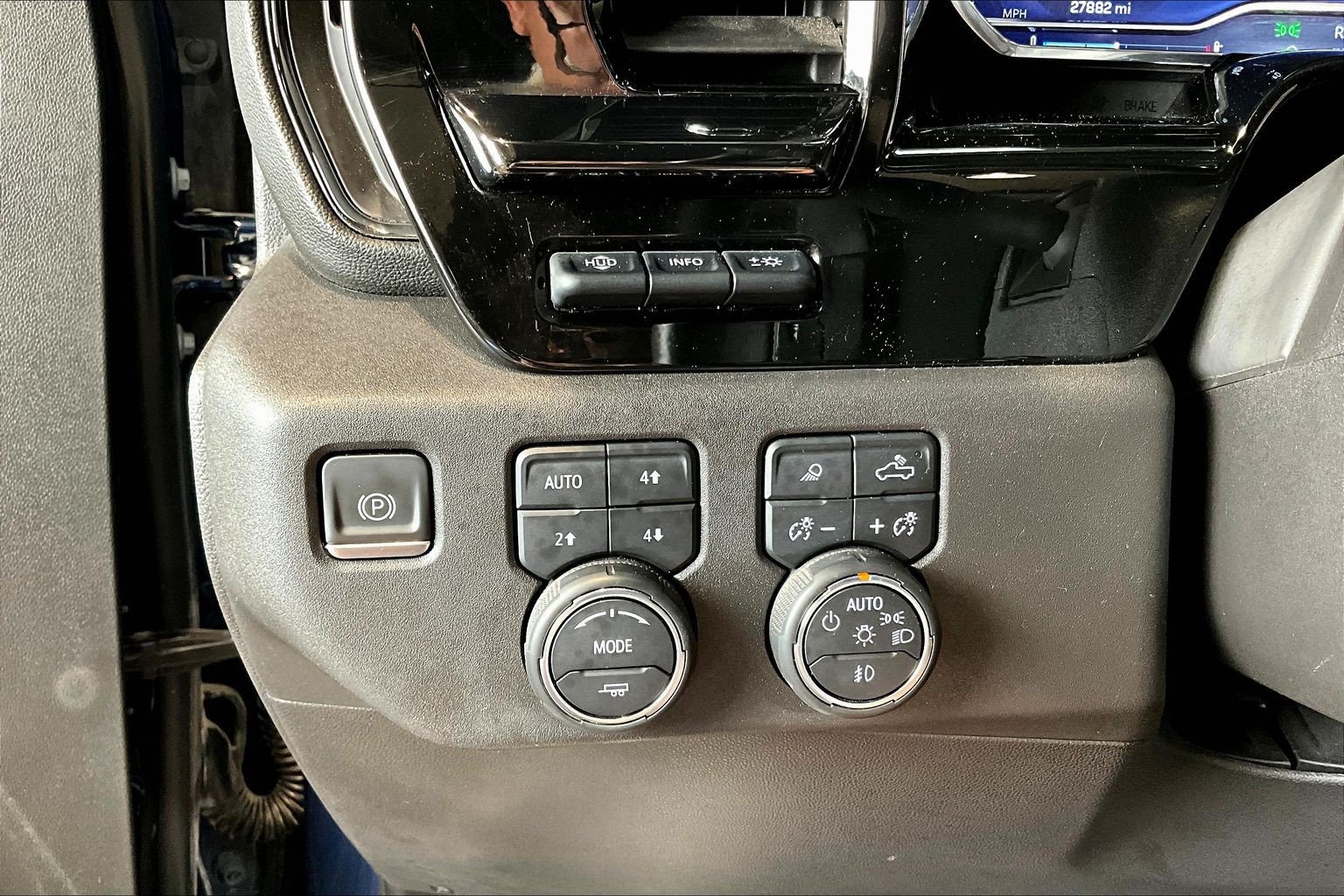Used 2023 Chevrolet Silverado 1500 ZR2 w/ Technology Package AWD/4WD image 17