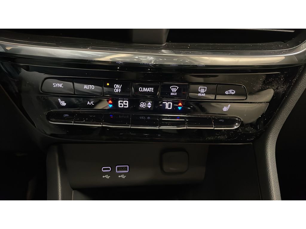 Used 2024 Buick Encore GX Avenir w/ Avenir Technology Package image 14