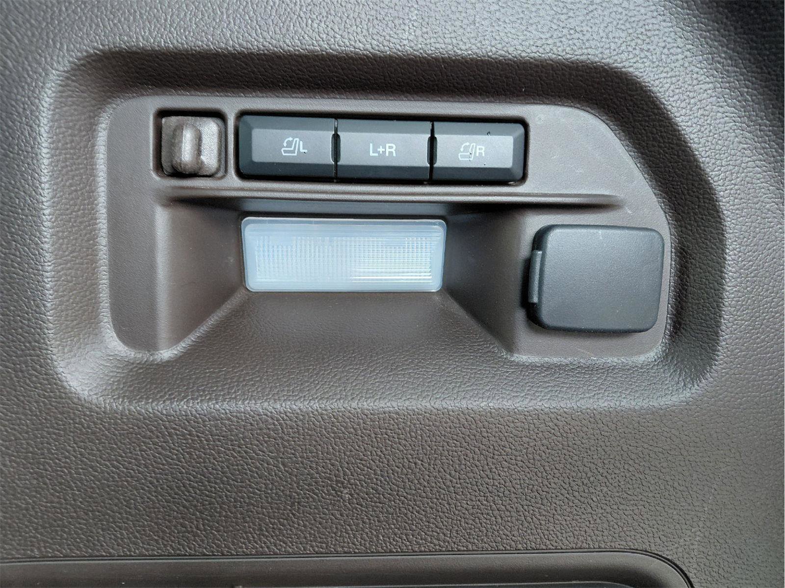 Used 2022 Ford Explorer King Ranch w/ Premium Technology Package image 22