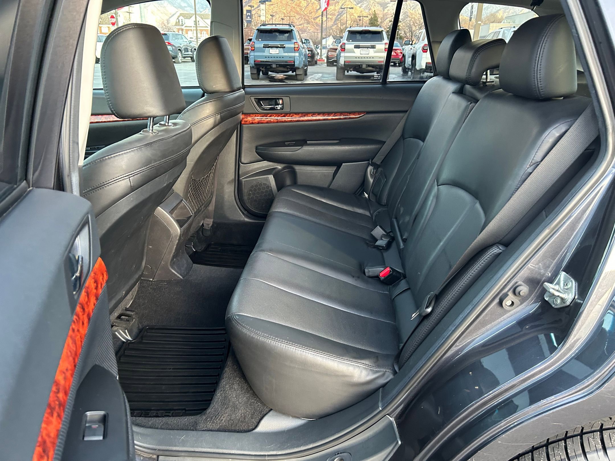 Used 2011 Subaru Outback 2.5i Limited image 23