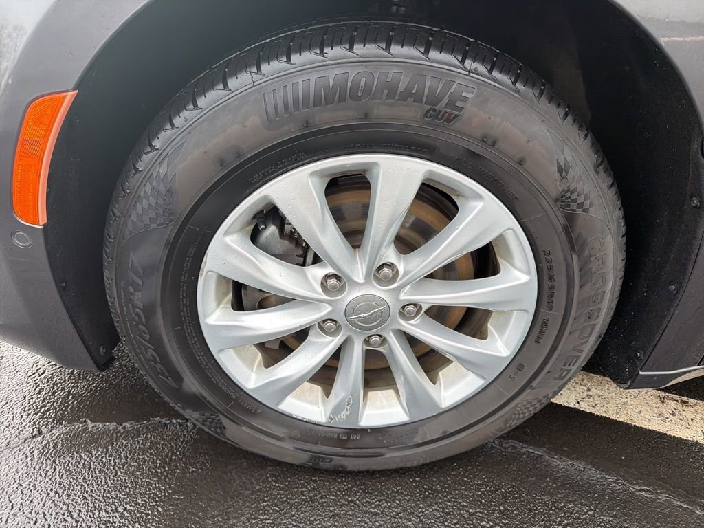 Used 2018 Chrysler Pacifica Touring-L w/ Advanced Safetytec Group image 9