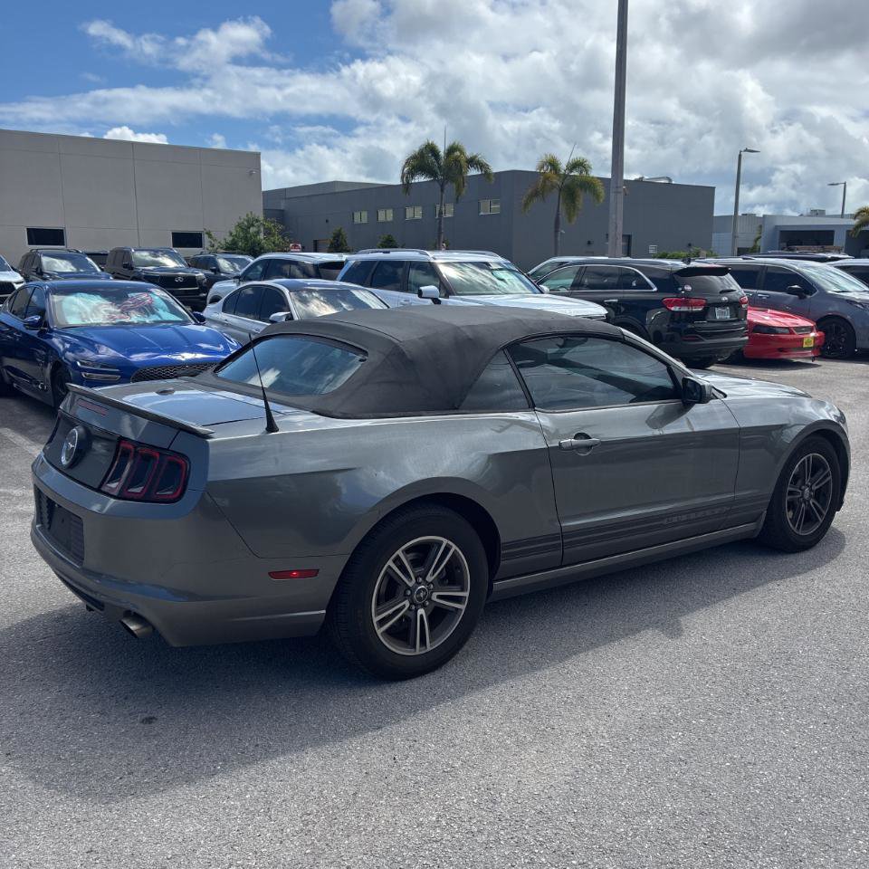 Used 2013 Ford Mustang Premium RWD image 5