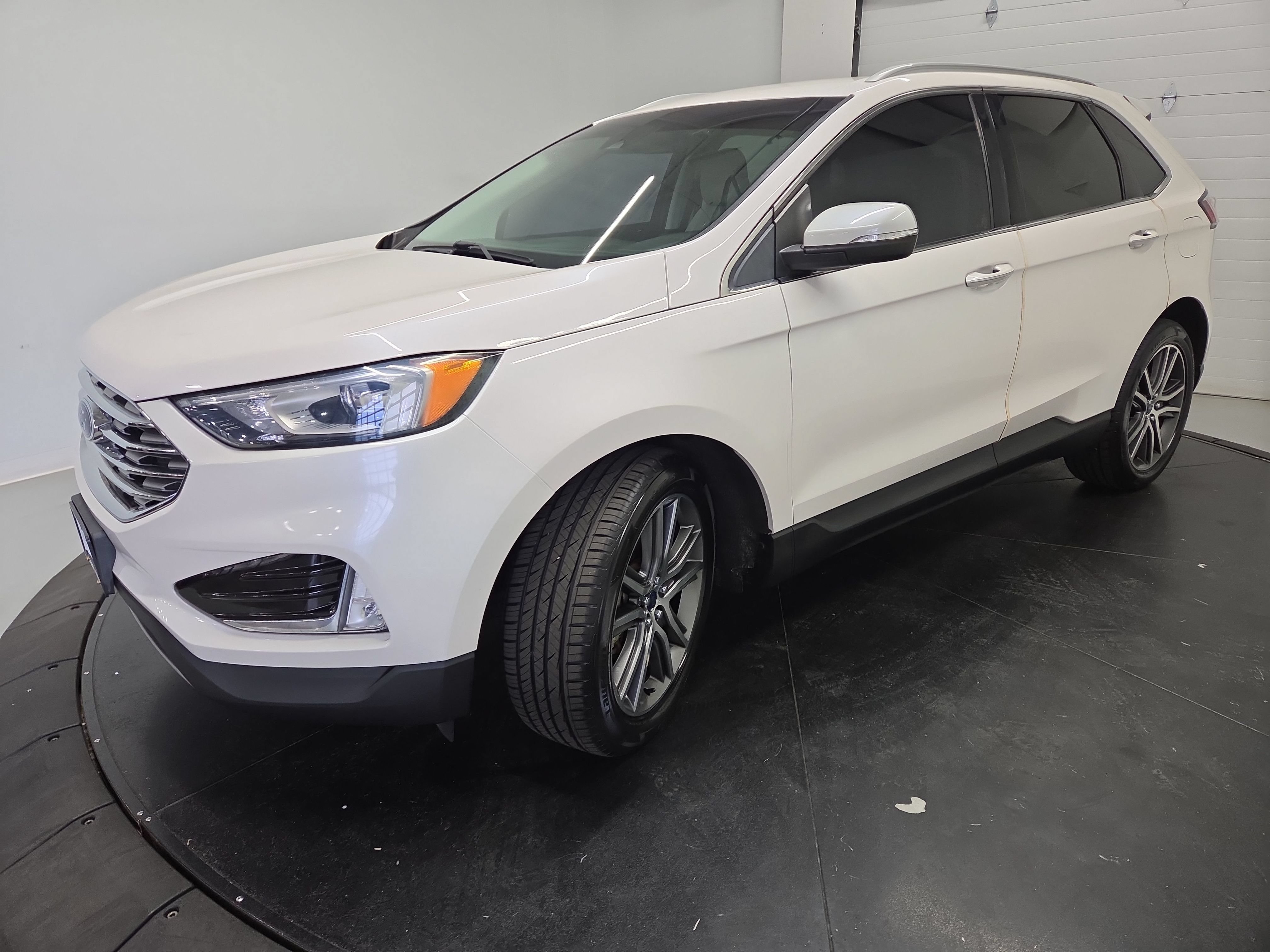 Used 2019 Ford Edge Titanium FWD video 3