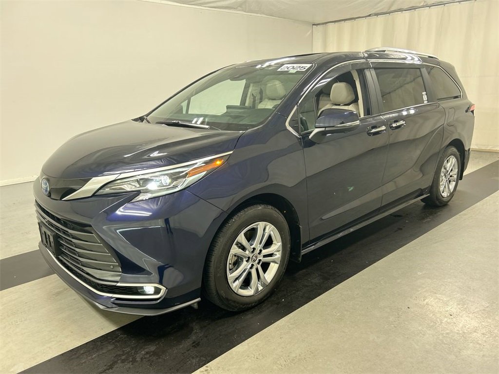 Used 2025 Toyota Sienna Platinum image 7
