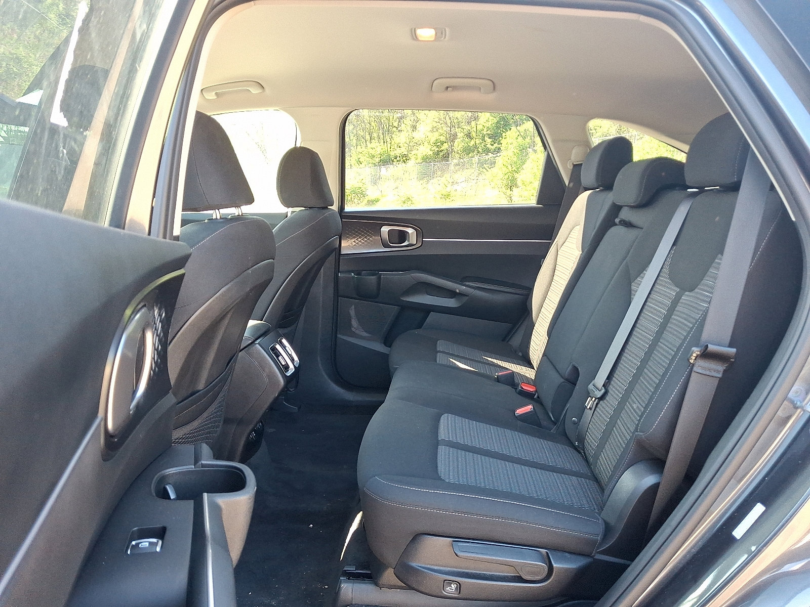 Used 2022 Kia Sorento LX image 10