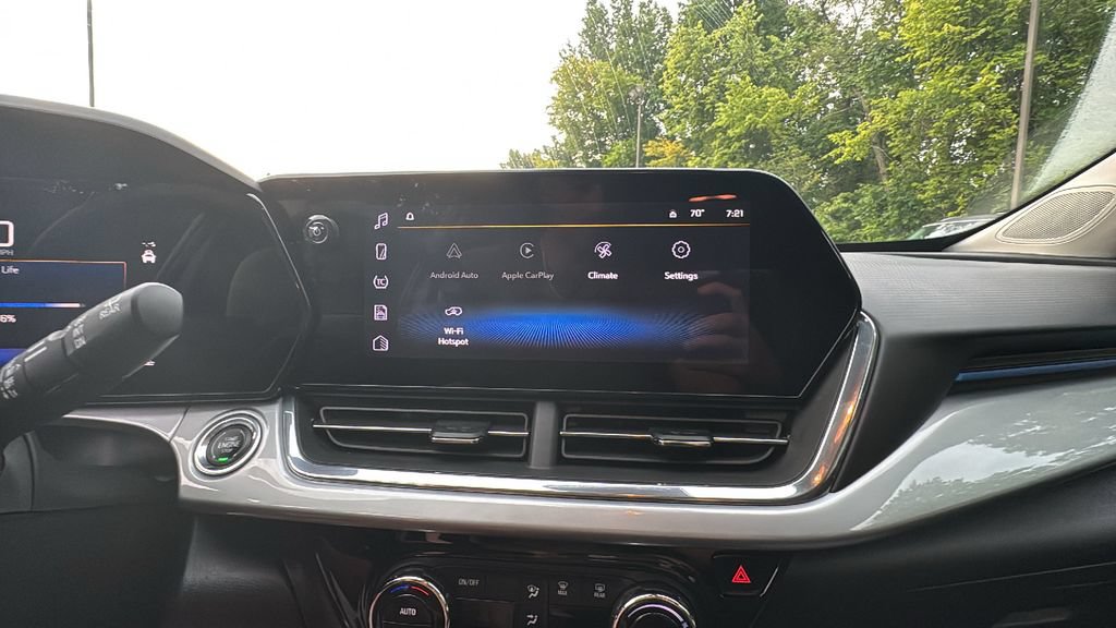 Used 2025 Chevrolet Trax LT FWD image 19