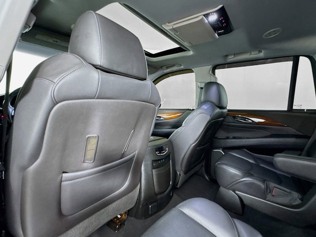 Used 2018 Cadillac Escalade Premium Luxury image 17