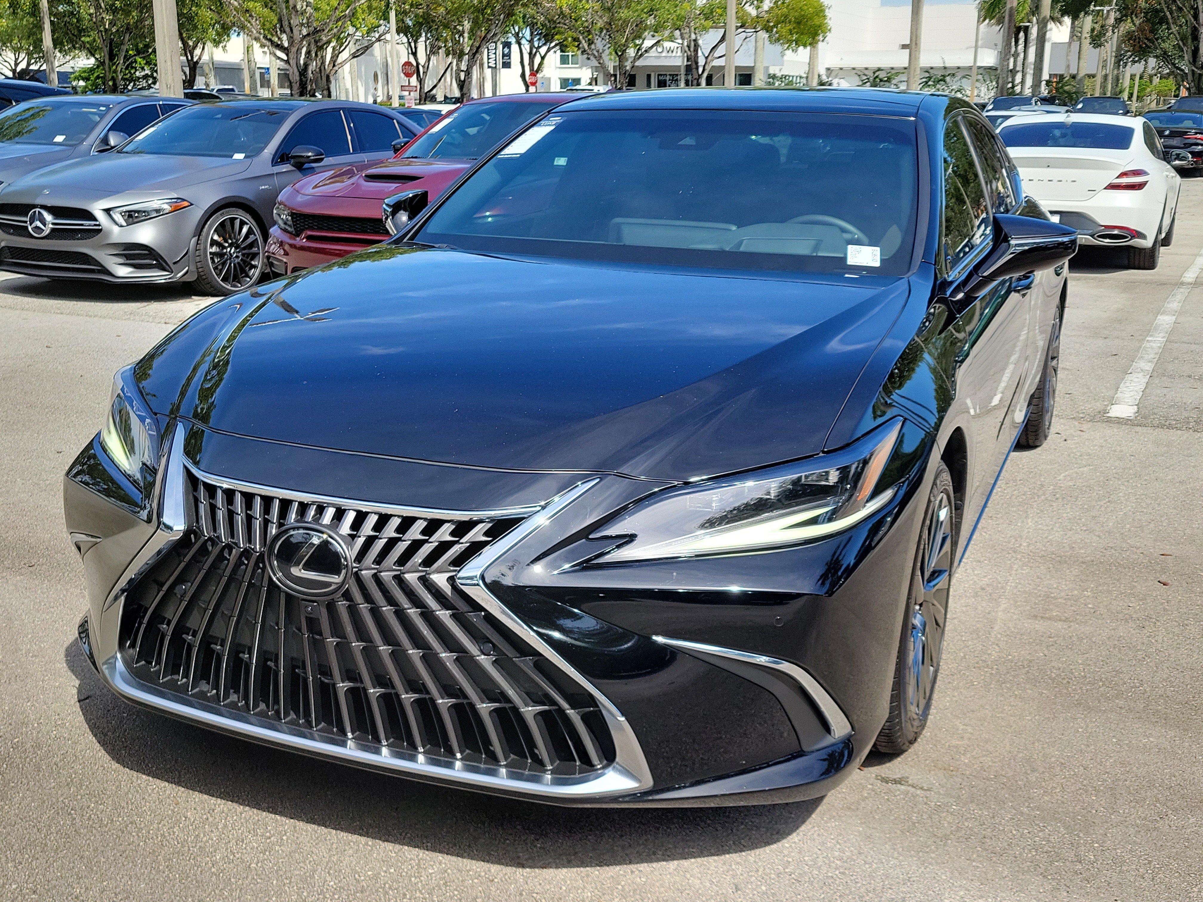 Used 2024 Lexus ES 350 Ultra Luxury w/ Accessory Package (Z2) FWD image 2