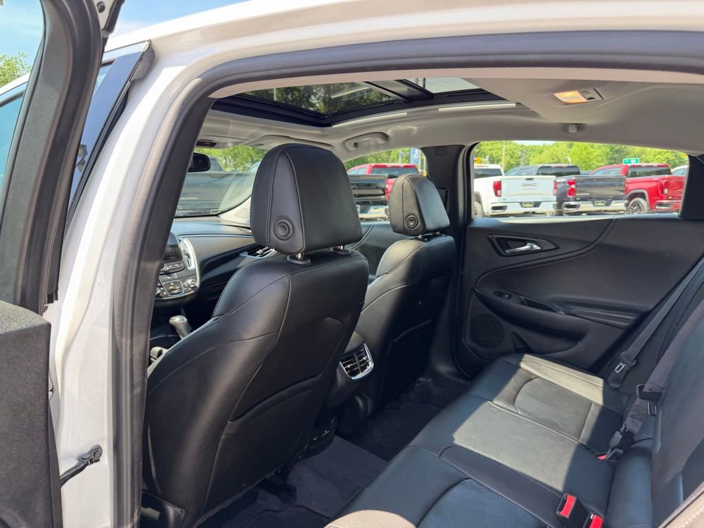 Used 2018 Chevrolet Malibu LT w/ Leather Package FWD image 12
