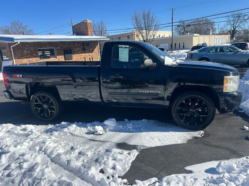Used 2011 Chevrolet Silverado 1500 LT RWD image 2