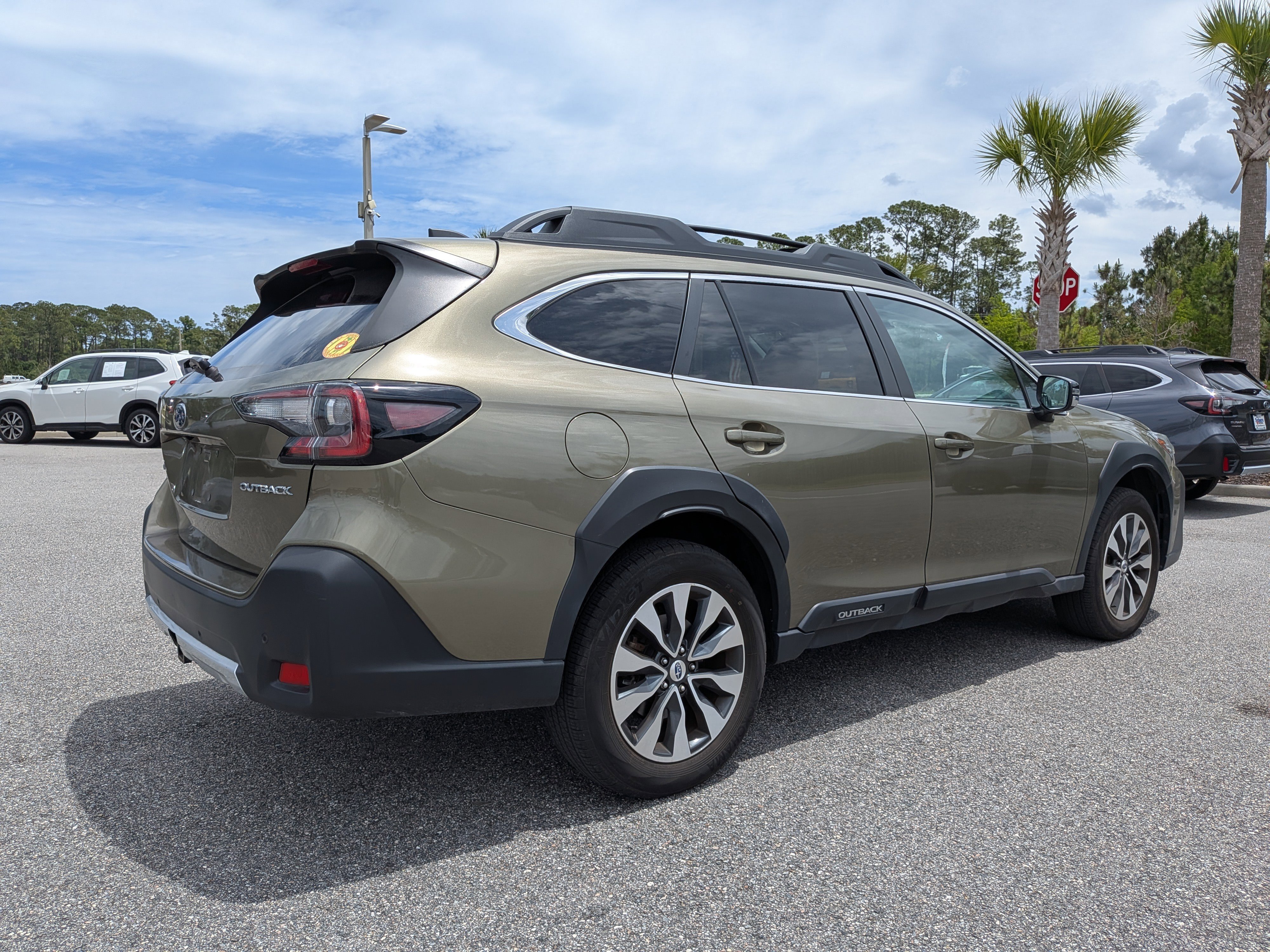 Certified 2023 Subaru Outback Limited AWD/4WD image 4