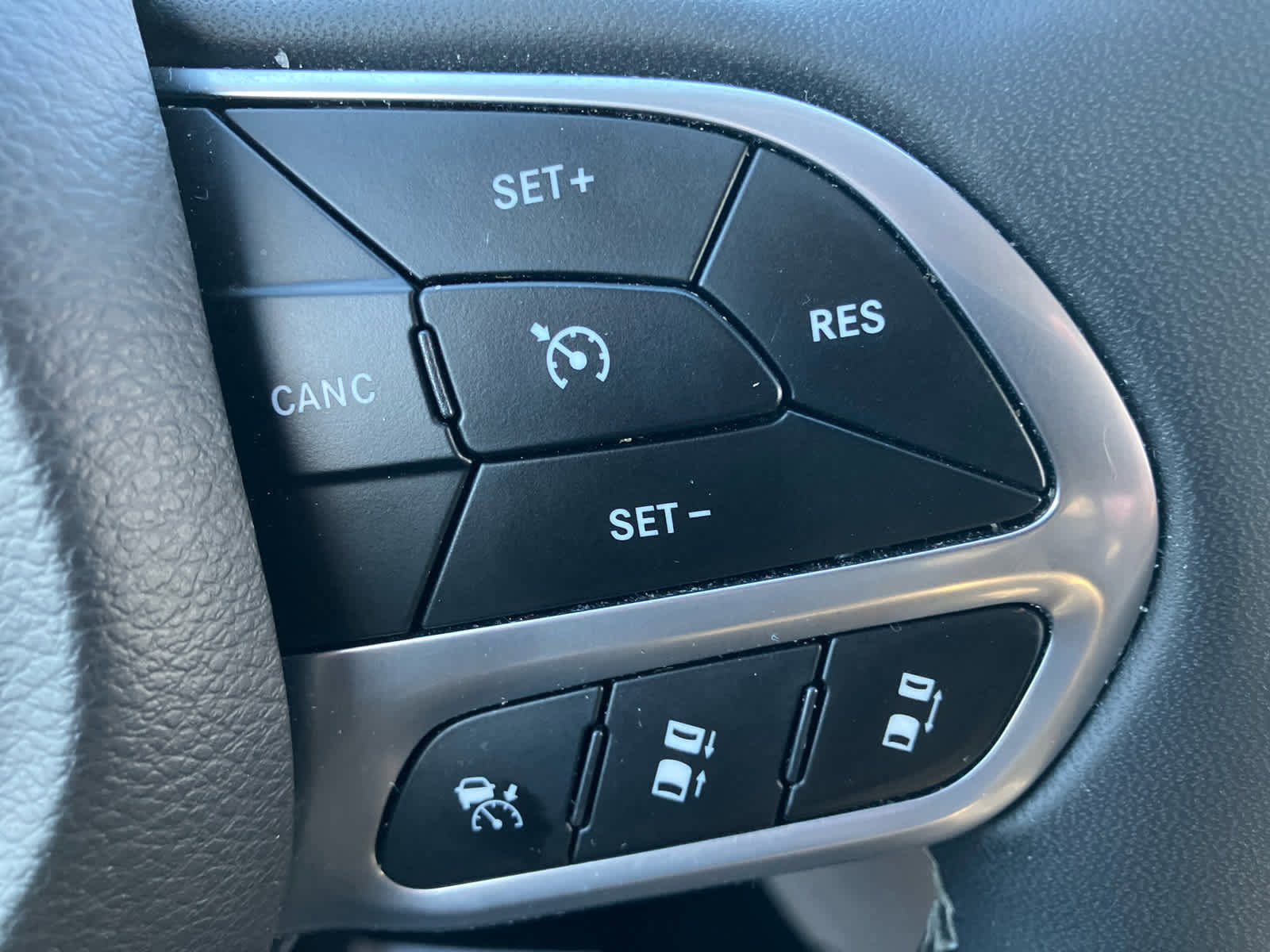 Used 2024 Chrysler Pacifica Touring-L image 18