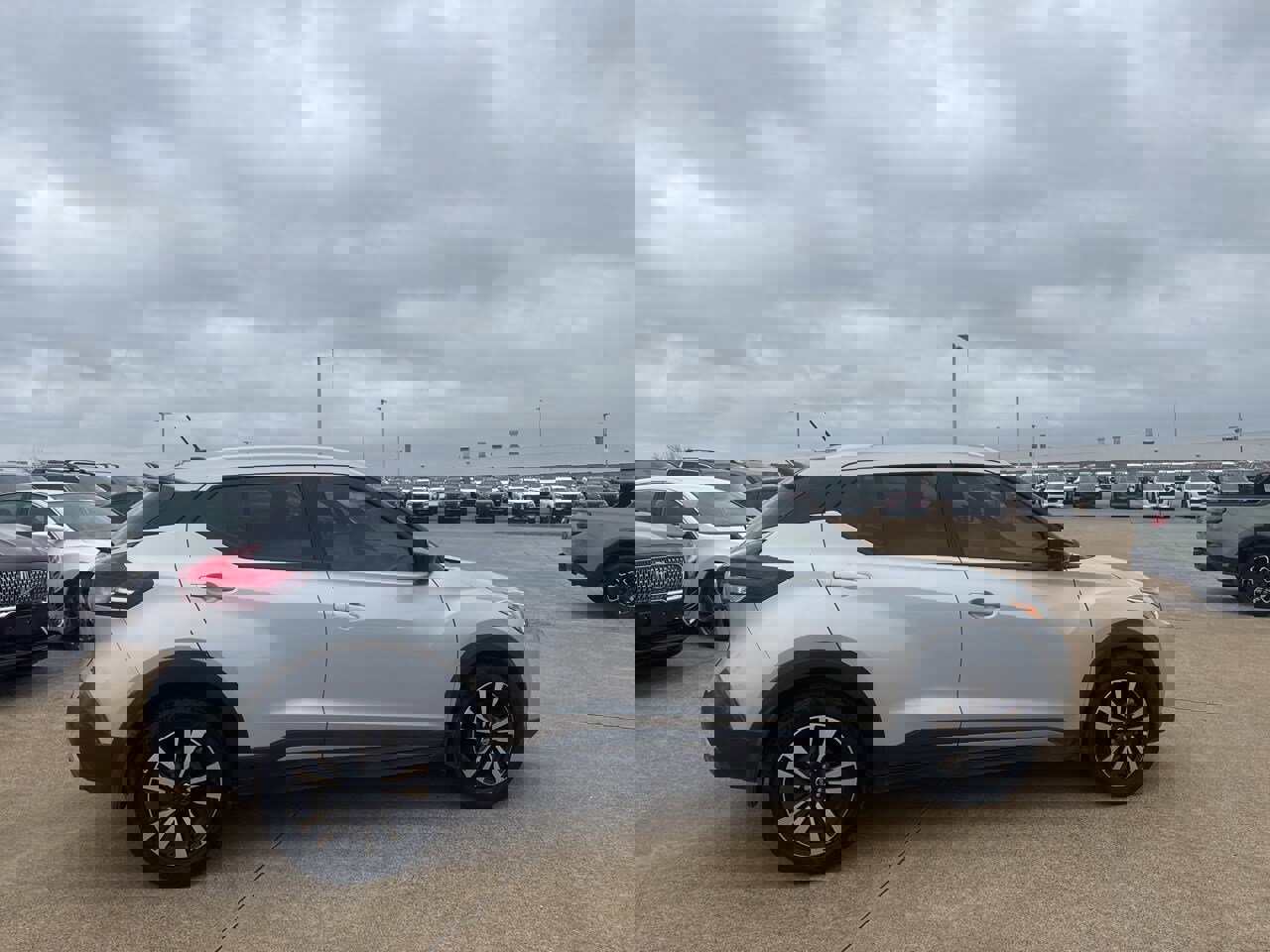 Used 2019 Nissan Kicks SR image 21