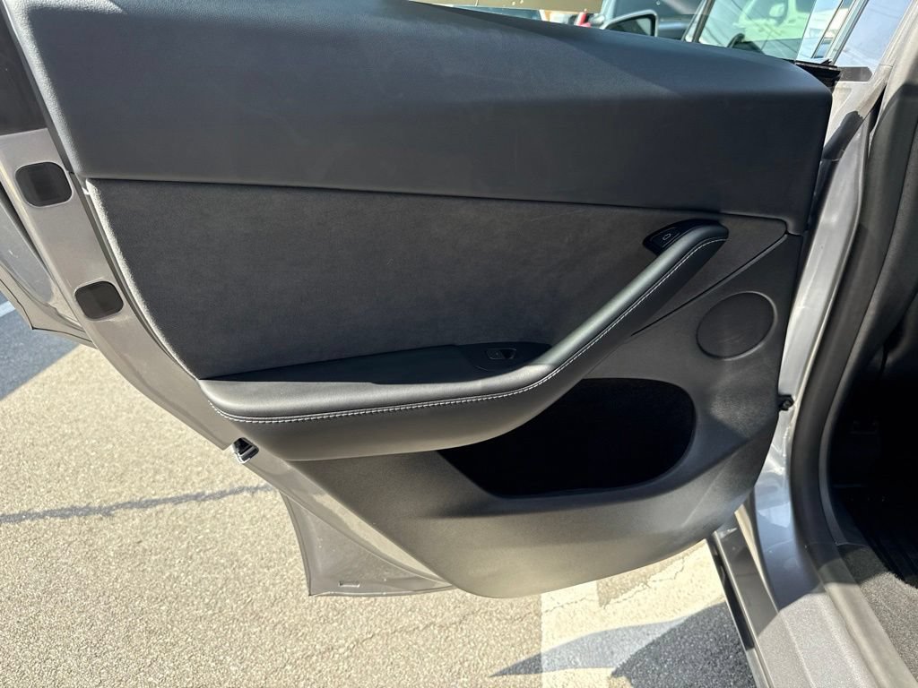 Used 2024 Tesla Model Y Long Range AWD/4WD image 27