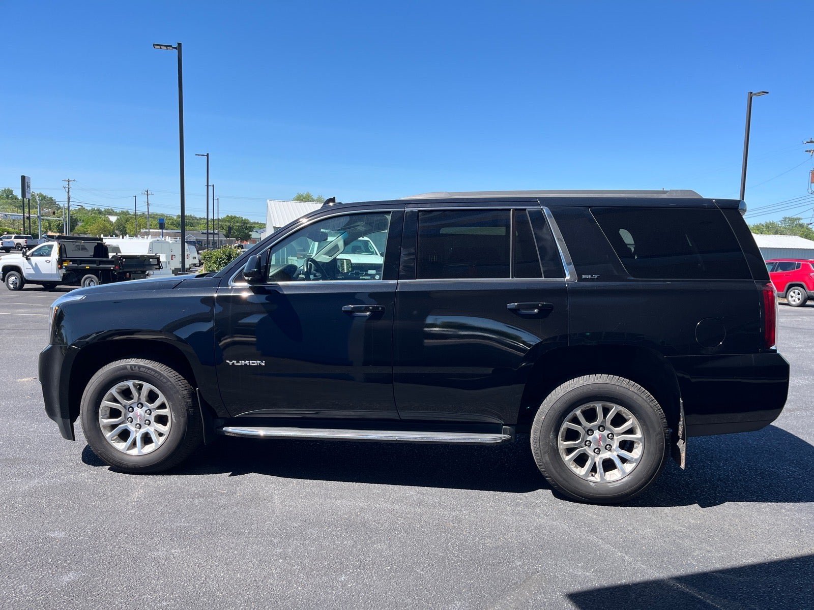 Used 2017 GMC Yukon SLT AWD/4WD image 9