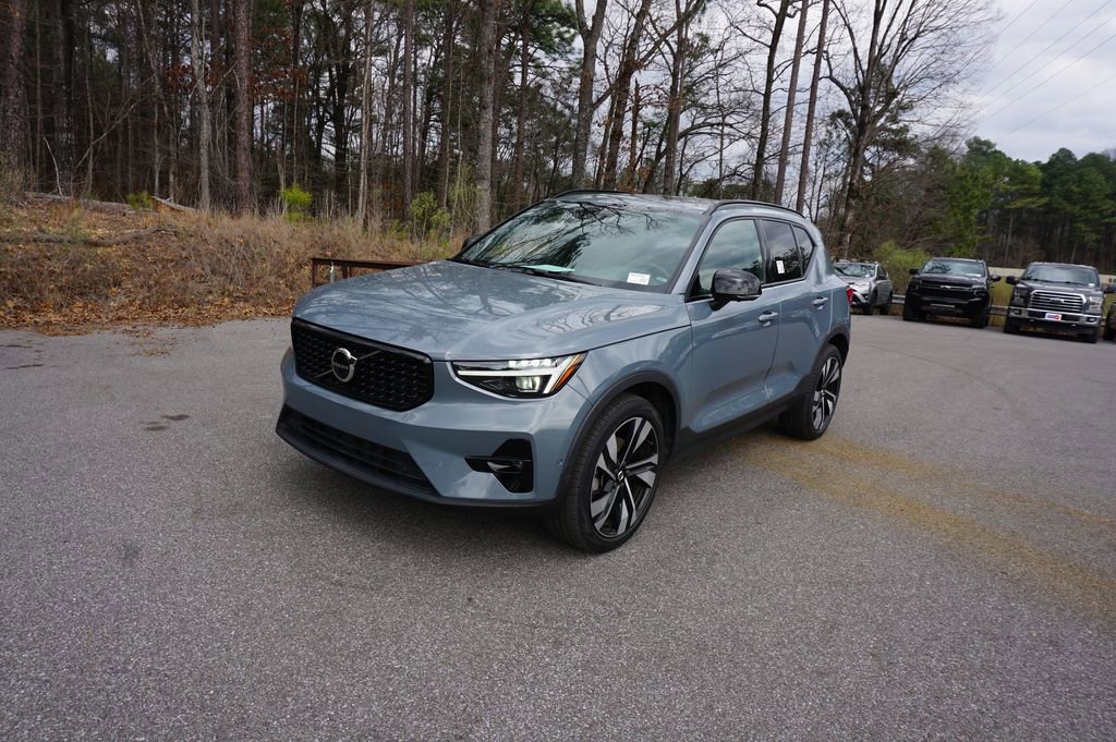 Used 2023 Volvo XC40 B4 Ultimate w/ Climate Package image 24