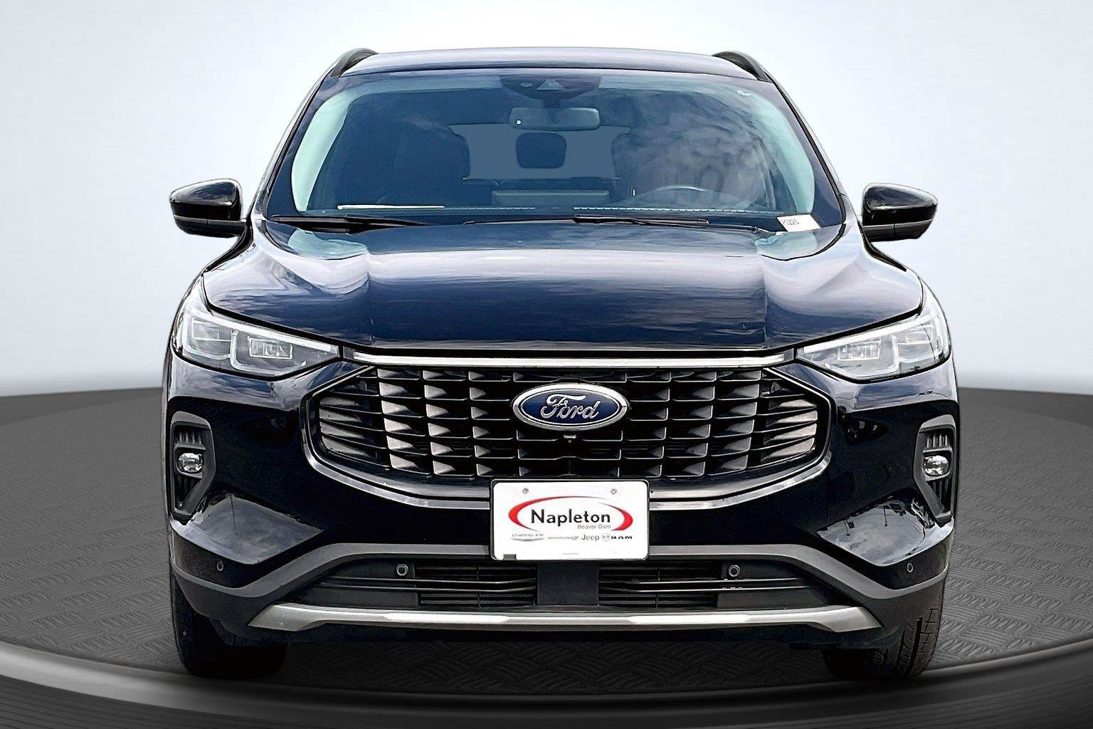 Used 2024 Ford Escape Platinum AWD/4WD image 3