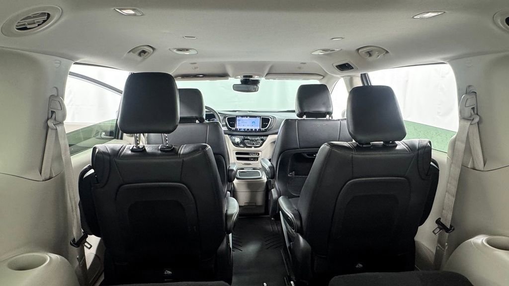 Used 2022 Chrysler Pacifica Touring-L FWD image 19