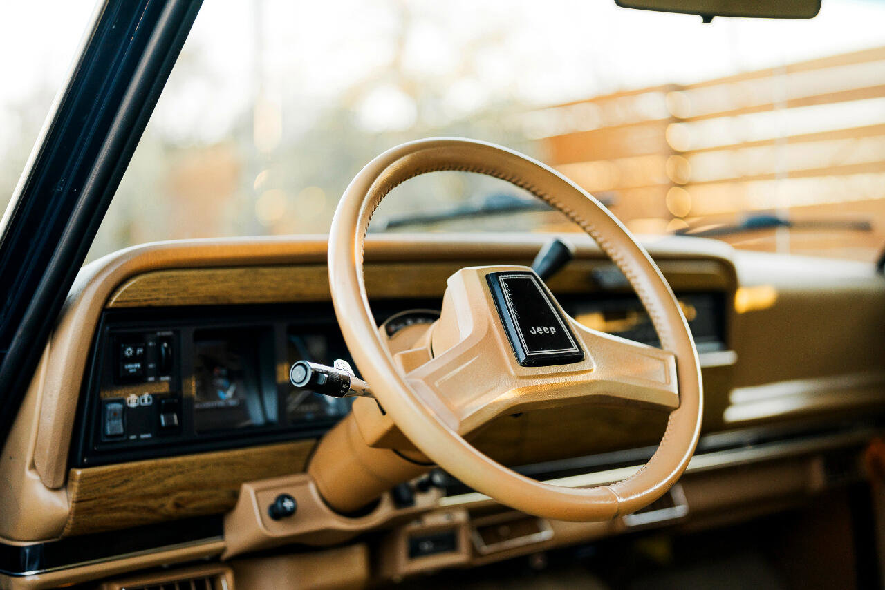 Used 1987 Jeep Grand Wagoneer image 48
