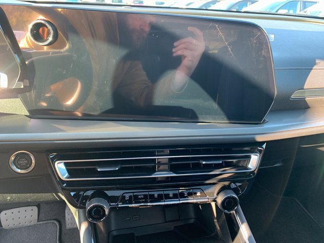 New 2026 Chevrolet Traverse LT w/ Sun and Wheel Package image 15