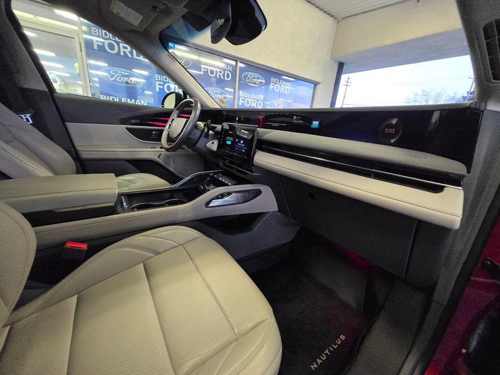 Used 2024 Lincoln Nautilus Premier w/ Equipment Group 102A image 29