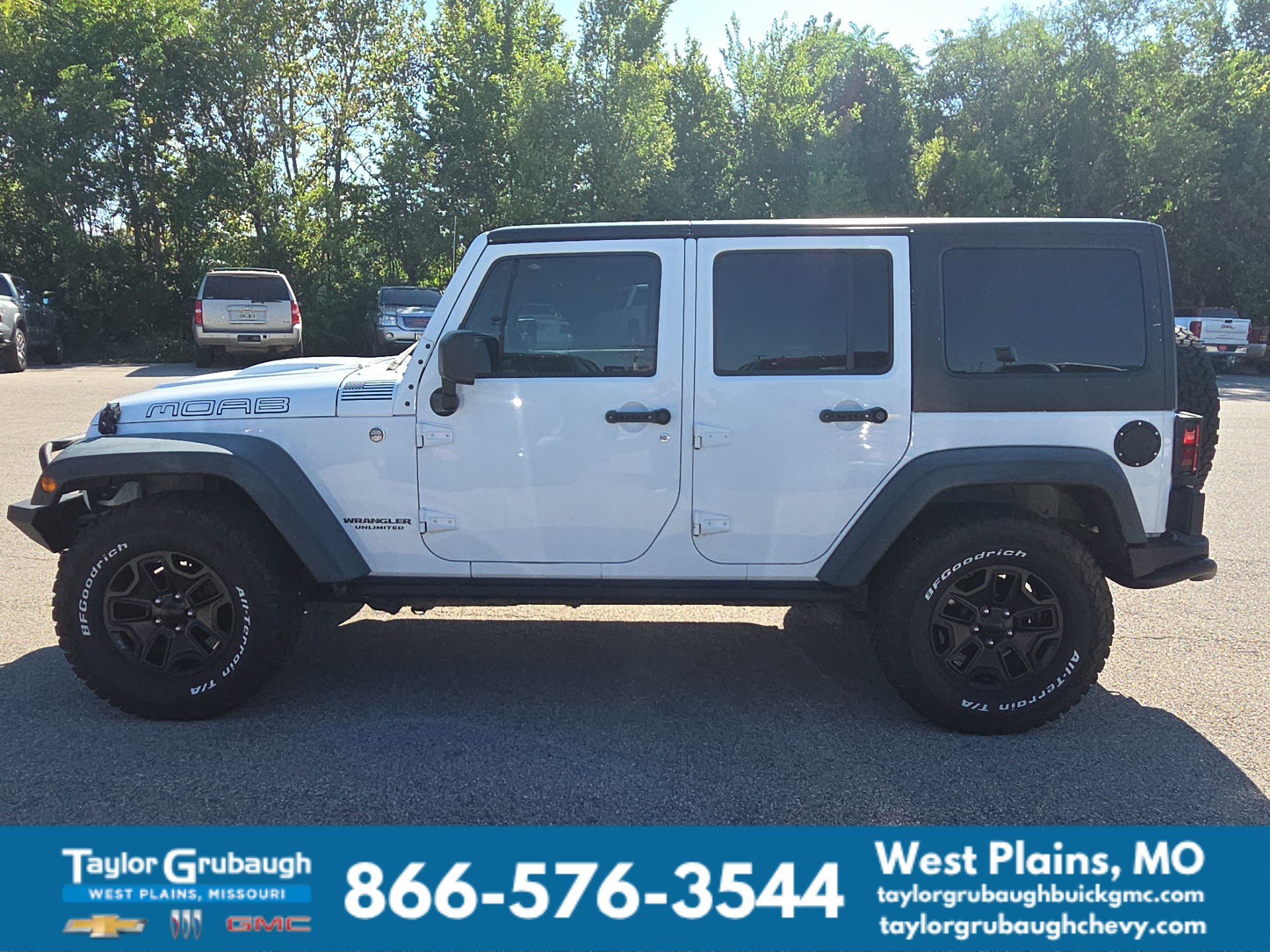 Used 2013 Jeep Wrangler Unlimited Sahara AWD/4WD image 5