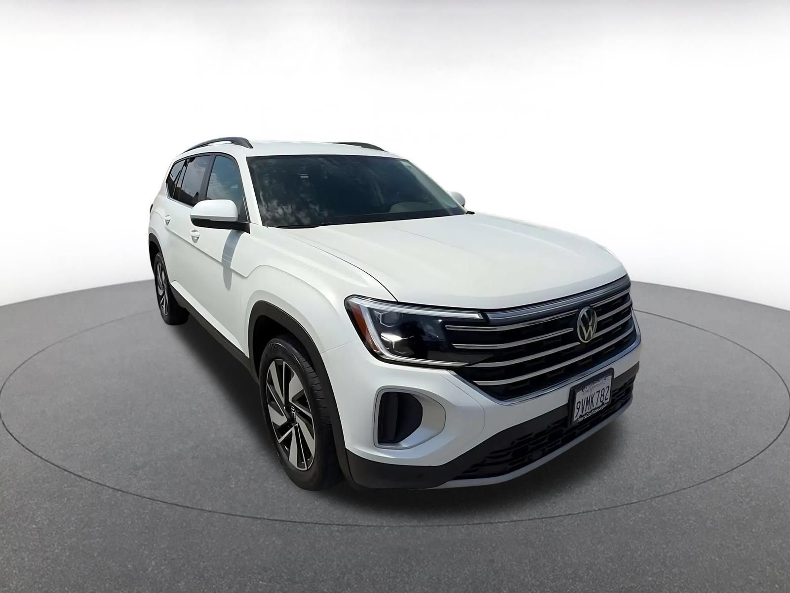 Used 2026 Volkswagen Atlas SE FWD image 3