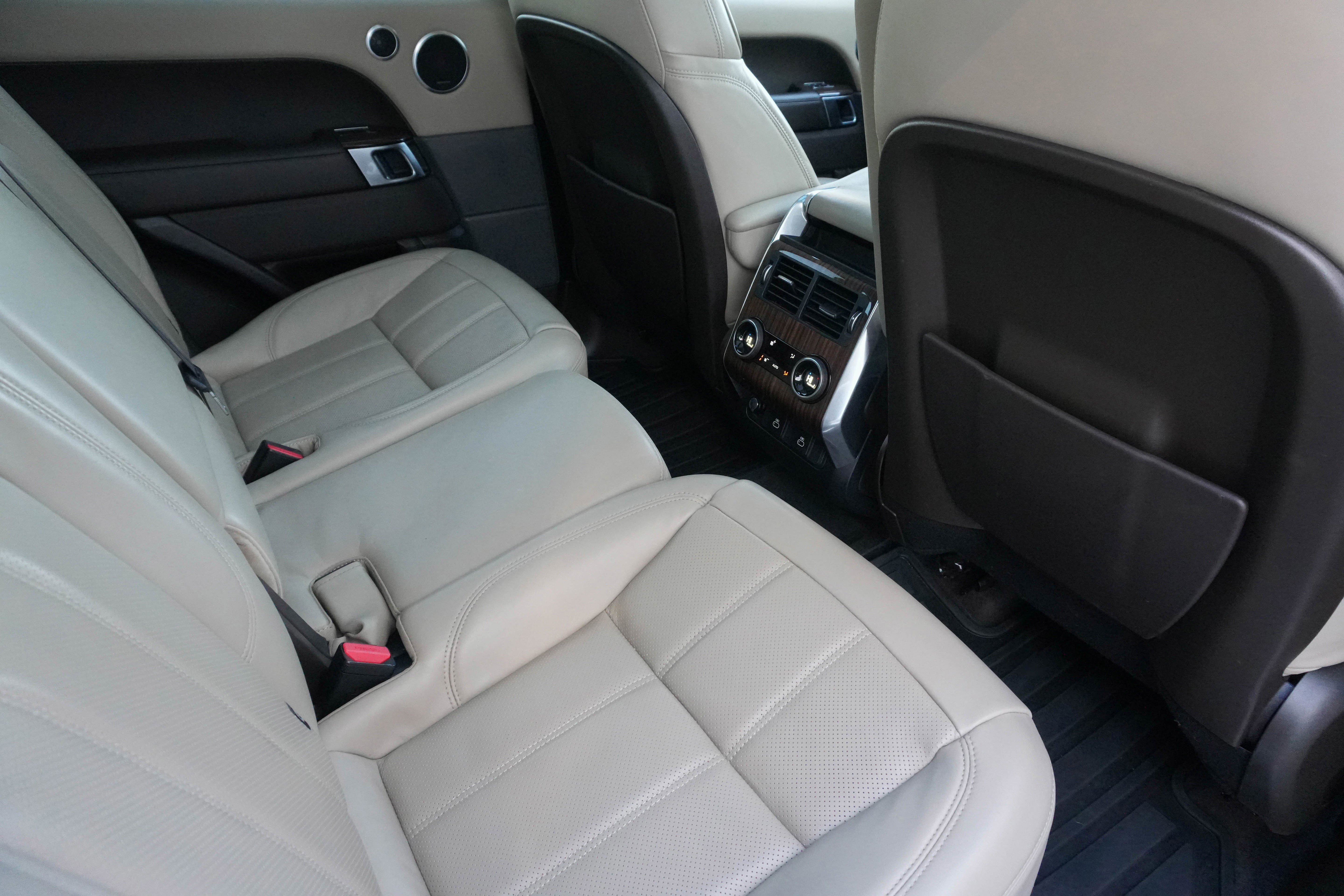 Used 2022 Land Rover Range Rover Sport HSE Silver Edition image 29