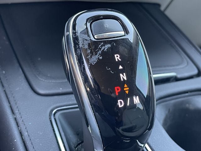 Used 2023 Cadillac XT4 Luxury w/ Cold Weather Package FWD image 21