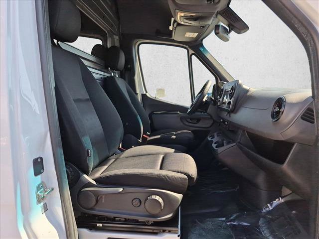Used 2022 Mercedes-Benz Sprinter 2500 image 14