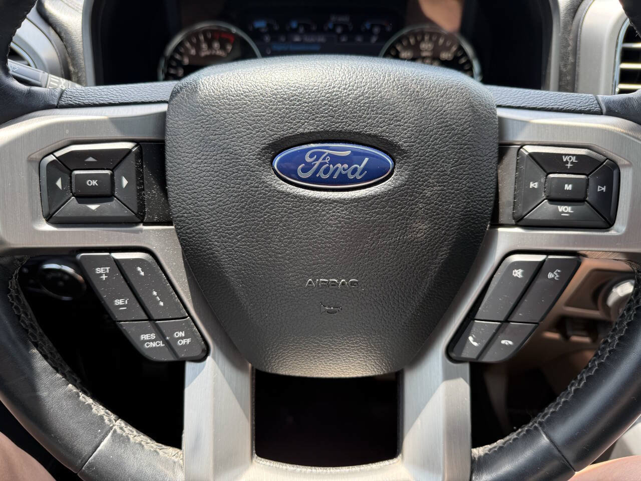 Used 2017 Ford F150 Platinum w/ Equipment Group 701A Luxury AWD/4WD image 11