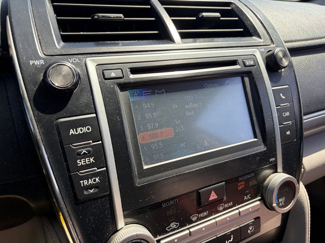 Used 2014 Toyota Camry LE FWD image 11