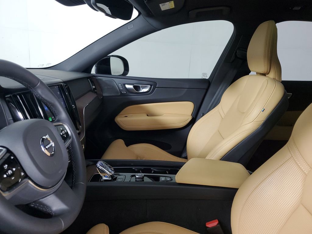 Used 2024 Volvo XC60 B5 Ultimate w/ Protection Package Premier image 24